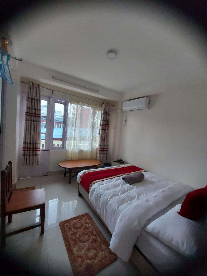 Om Bramha Hotel Катманду Экстерьер фото
