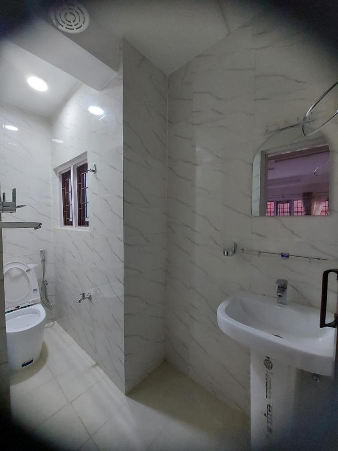 Om Bramha Hotel Катманду Экстерьер фото