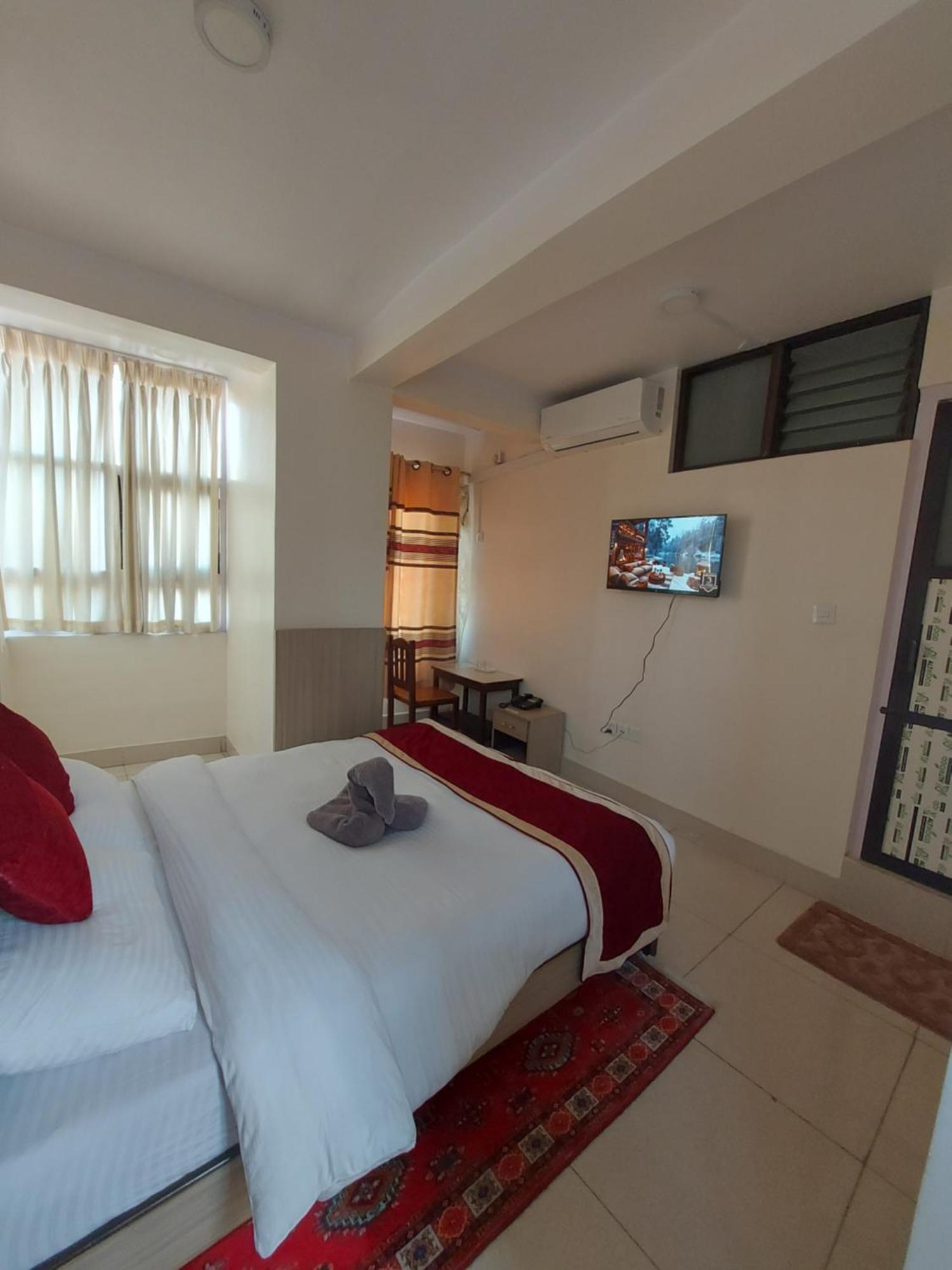 Om Bramha Hotel Катманду Экстерьер фото