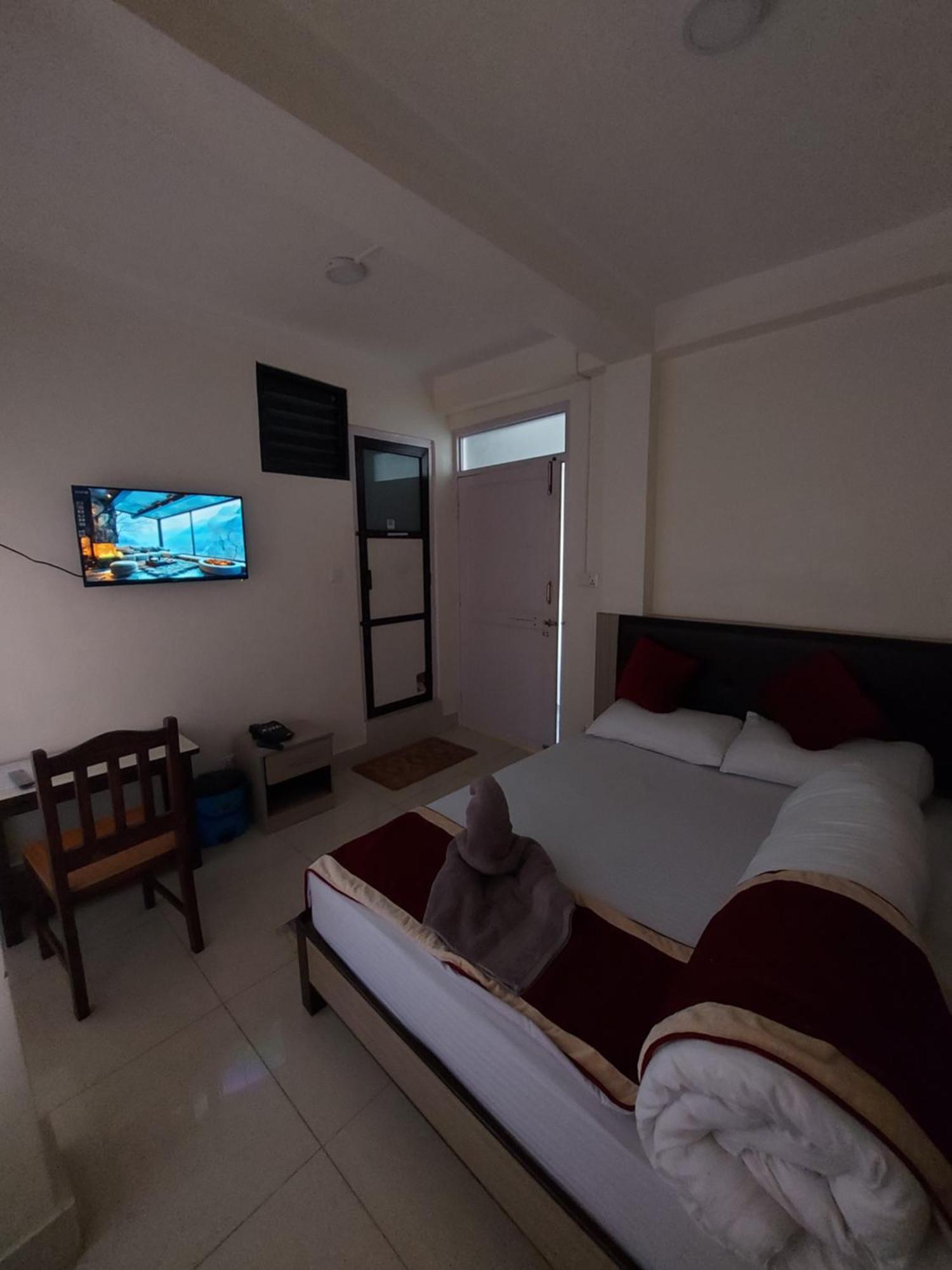 Om Bramha Hotel Катманду Экстерьер фото
