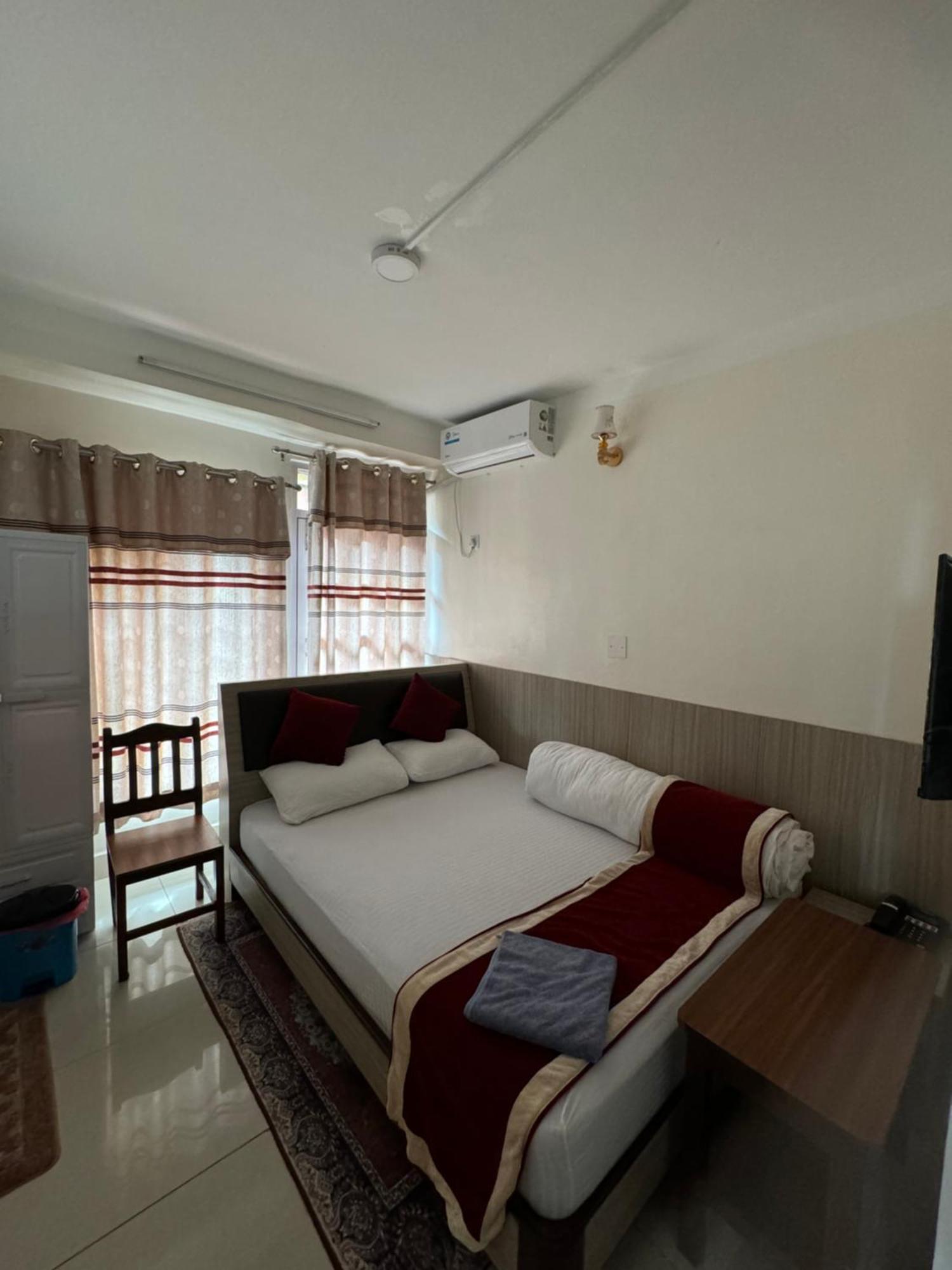Om Bramha Hotel Катманду Экстерьер фото